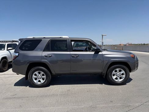 Used 2016 Toyota 4Runner SR5 RWD image 3