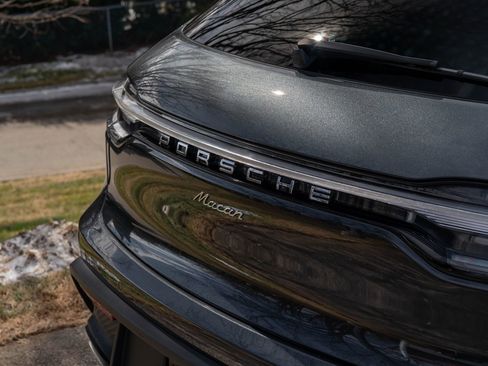 Certified 2025 Porsche Macan image 15