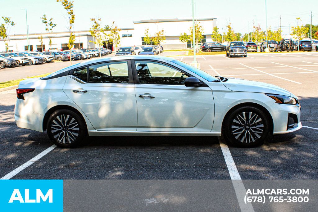 Used 2025 Nissan Altima 2.5 SV FWD image 8