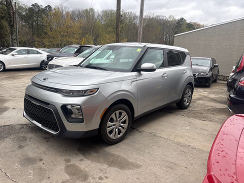 Used 2020 Kia Soul LX image 2