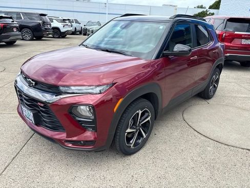 Used 2023 Chevrolet TrailBlazer RS w/ Sun and Liftgate Package AWD/4WD image 4