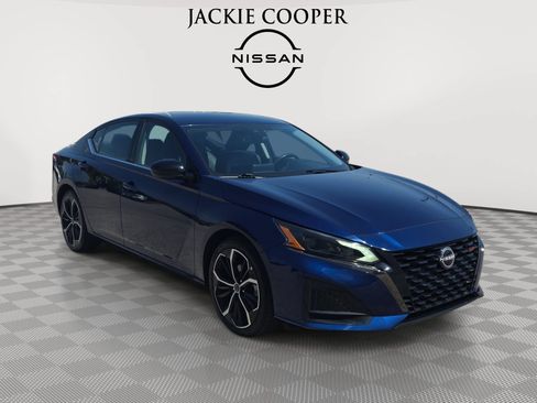 Used 2024 Nissan Altima 2.5 SR FWD image 3