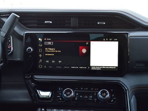 Used 2024 GMC Sierra 2500 AT4 w/ AT4 Premium Plus Package image 11