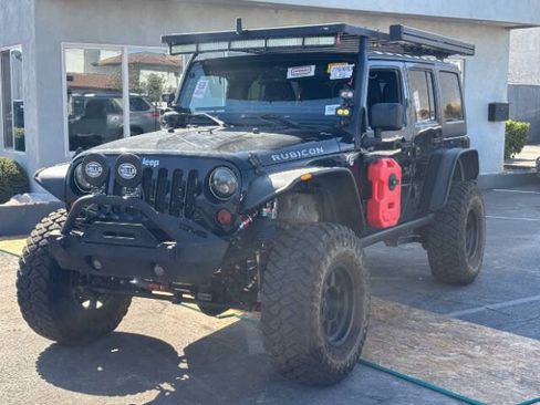 Used 2013 Jeep Wrangler Unlimited Rubicon w/ Connectivity Group AWD/4WD image 7
