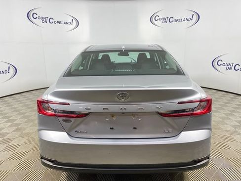 Used 2025 Toyota Camry LE FWD image 5