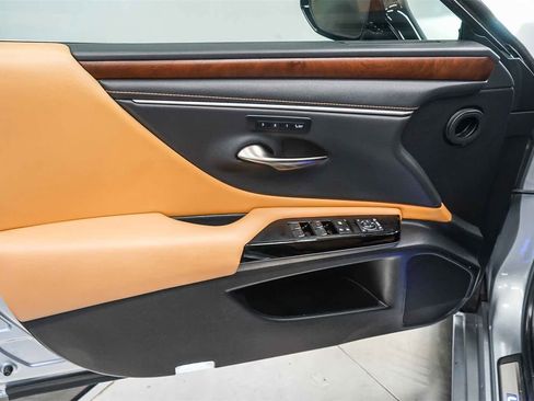 Used 2023 Lexus ES 300h w/ Premium Package image 22