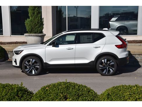 Certified 2025 Volvo XC40 B5 Ultra w/ Protection Package Premier image 7