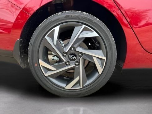 Used 2025 Hyundai Elantra Sport image 7