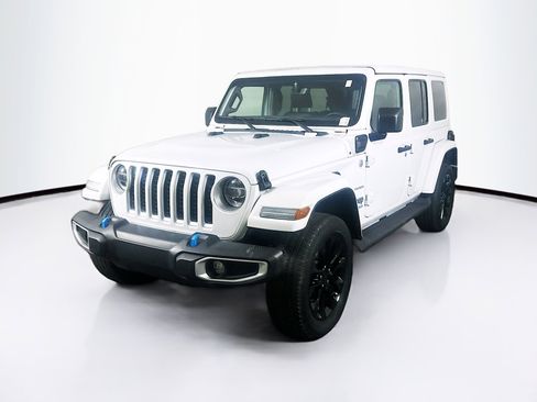 Used 2022 Jeep Wrangler Unlimited Sahara w/ Cold Weather Group AWD/4WD image 3