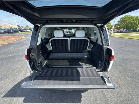 Used 2023 Rivian R1S Adventure AWD/4WD image 26