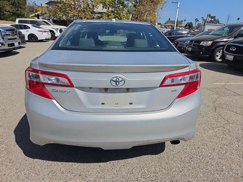 Used 2012 Toyota Camry SE w/ Leather Pkg FWD image 4