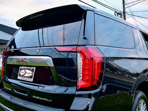 Used 2021 GMC Yukon XL Denali w/ Denali Premium Package image 12