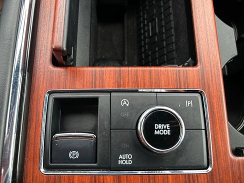 Used 2024 Lincoln Navigator Reserve AWD/4WD image 32