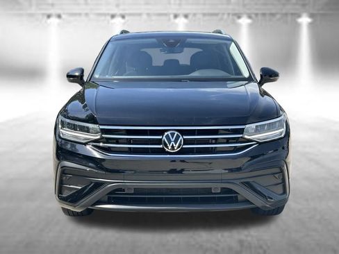 Used 2023 Volkswagen Tiguan SE w/ Panoramic Sunroof Package FWD image 8