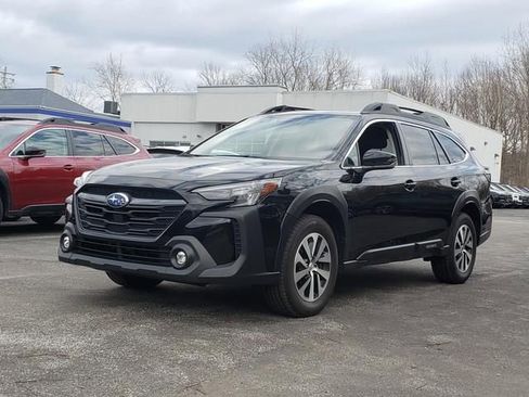 Used 2023 Subaru Outback Premium image 8