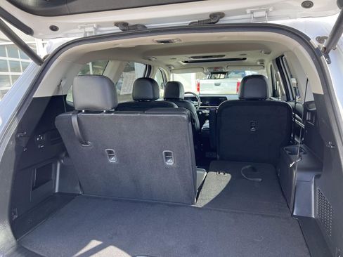Used 2024 Kia Telluride EX w/ EX Captain's Chair Package image 13