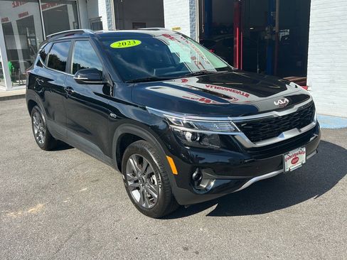 Used 2023 Kia Seltos S image 2
