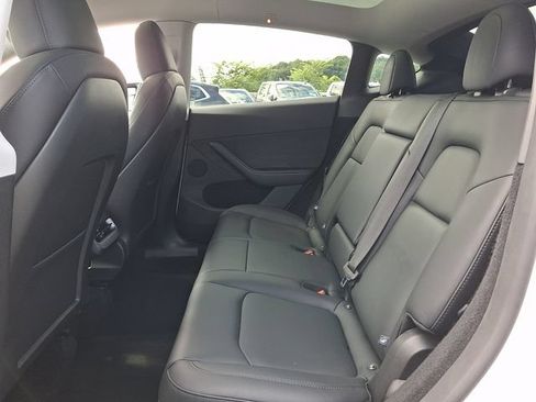 Used 2024 Tesla Model Y Long Range AWD/4WD image 16