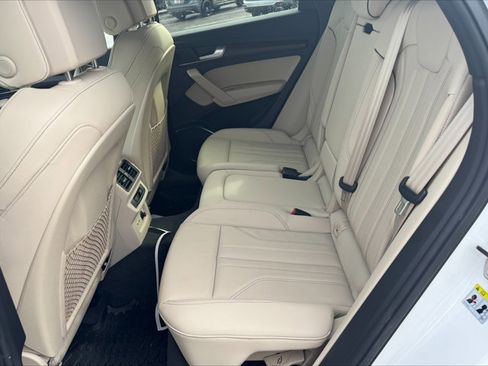 Used 2023 Audi Q5 2.0T Premium w/ Convenience Package image 8