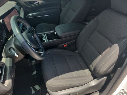 Used 2025 Chevrolet Traverse LT w/ Midnight/Sport Edition FWD image 17