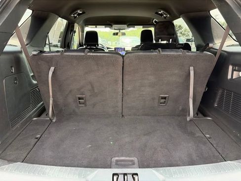 Used 2020 Ford Explorer XLT w/ Equipment Group 202A AWD/4WD image 38