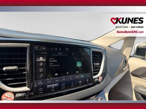 Used 2023 Chrysler Pacifica Touring-L FWD image 26