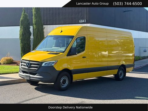 Used 2021 Mercedes-Benz Sprinter 2500 image 1