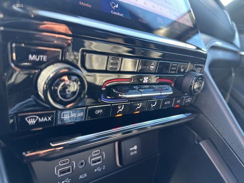 New 2025 Jeep Grand Cherokee L Limited image 33