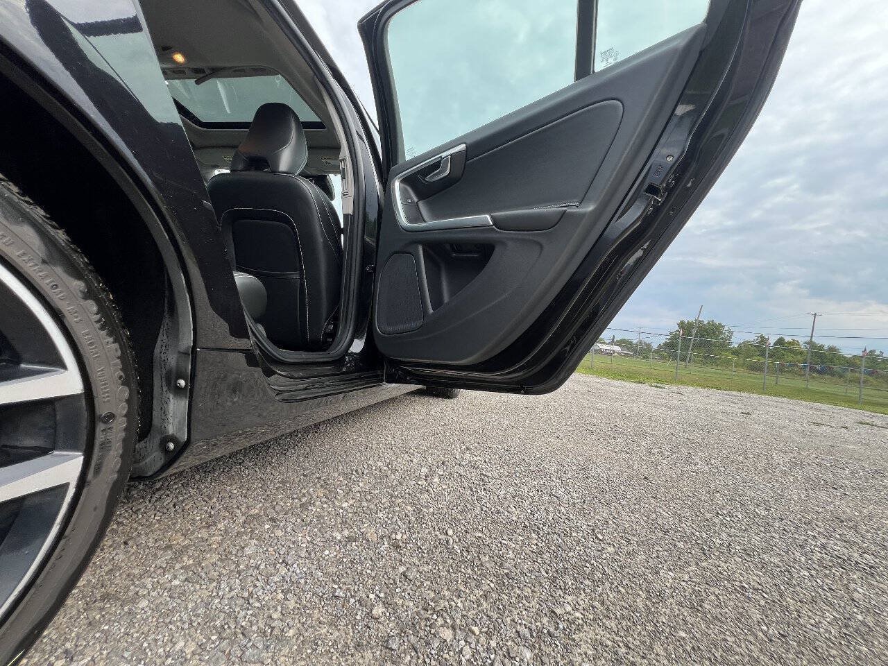 Used 2018 Volvo S60 T5 Dynamic w/ Vision Package FWD image 17