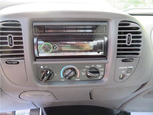 Used 2000 Ford F150 XLT AWD/4WD image 6