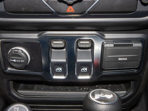 Used 2021 Jeep Wrangler Willys image 23