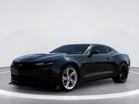 Used 2021 Chevrolet Camaro LT RWD image 2
