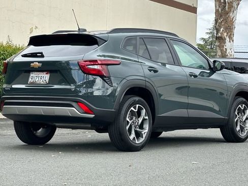 Used 2025 Chevrolet Trax LT w/ Driver Confidence Package image 4