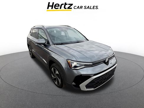 Used 2025 Volkswagen Taos SE image 1