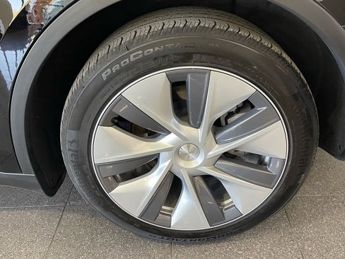 Used 2023 Tesla Model Y 2WD image 21