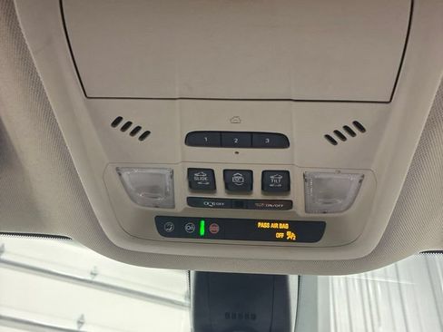 Used 2023 Buick Enclave Avenir w/ Avenir Technology Package FWD image 31