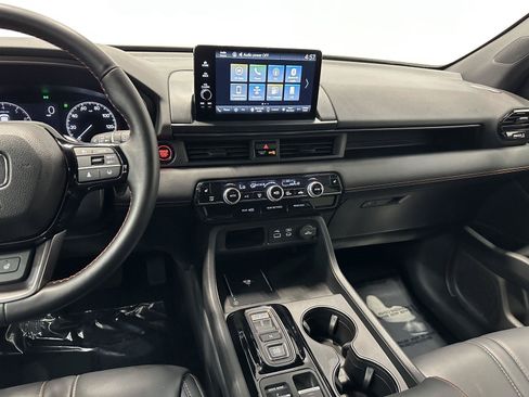 Certified 2025 Honda Pilot TrailSport image 24