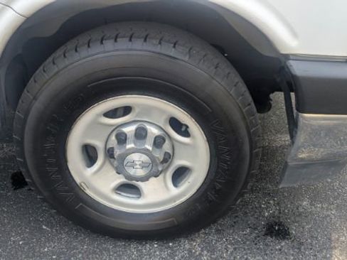 Used 2017 Chevrolet Express 3500 LT w/ LT Preferred Equipment Group RWD image 11