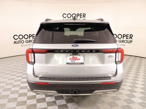 Used 2025 Ford Explorer Active w/ Active Comfort Package AWD/4WD image 23
