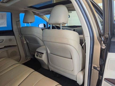 Used 2011 Toyota Venza w/ Premium Pkg #2 FWD image 26