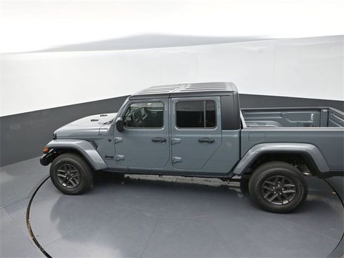 New 2025 Jeep Gladiator Sport image 12