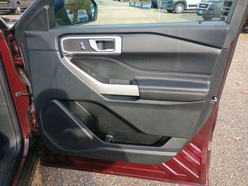 Used 2022 Ford Explorer XLT w/ Equipment Group 202A image 13