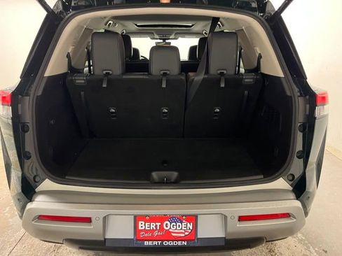 Used 2024 Nissan Pathfinder Platinum w/ Cargo Package image 7