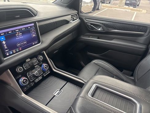 Used 2021 GMC Yukon Denali w/ Advanced Technology Package image 26