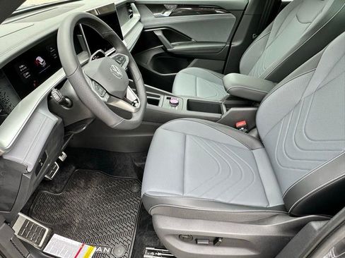 New 2026 Volkswagen Tiguan SE R-Line AWD/4WD image 6