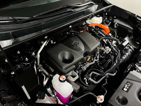 Certified 2025 Toyota RAV4 XLE AWD/4WD image 10