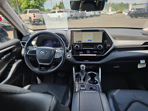 Certified 2024 Toyota Highlander Platinum AWD/4WD image 24