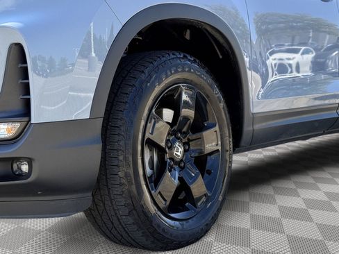 Certified 2024 Honda Ridgeline Black Edition image 8