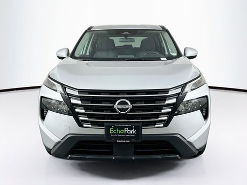 Used 2025 Nissan Rogue SV FWD image 2