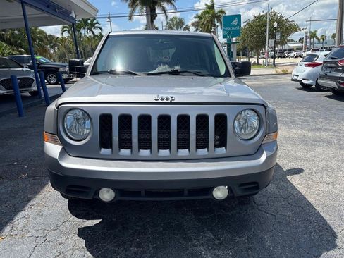 Used 2015 Jeep Patriot Latitude FWD image 8